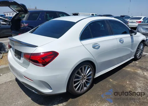 2020 Mercedes-Benz A 220 z USA, uszkodzony, nr VIN W1K3G4EB3LW047282